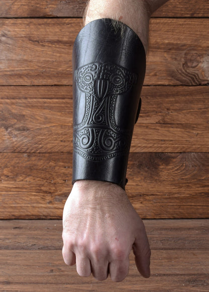 Armstulpe mit geprägtem Thorshammer, schwarz