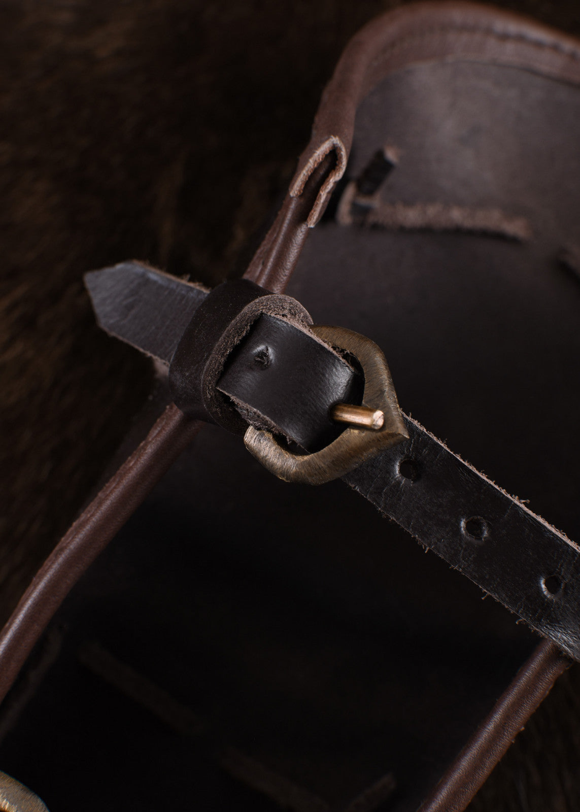 Armschutz aus Stahl und Leder